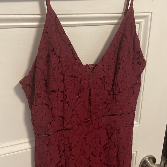 Red lace dress - Picture 2 of 4